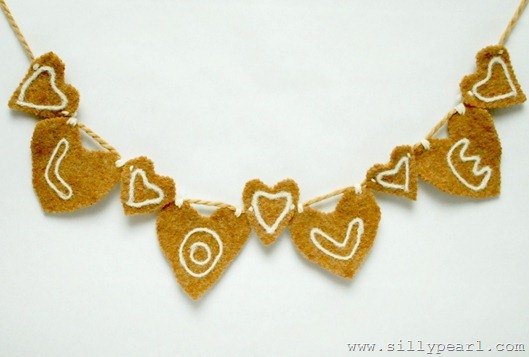 The Silly Pearl - Felted Heart Garland