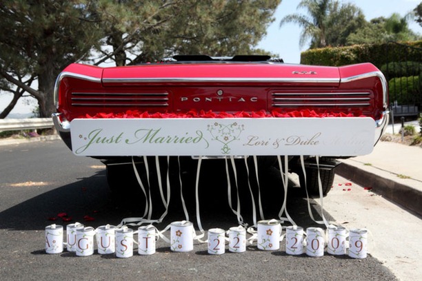 wedding-car-dress-up-cans-jewelry