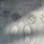 Il n'y a vraiment que les plus grandes étoiles d'Hollywood qui accèdent à l'honneur de laisser leurs empreintes dans le béton du Chinese Theater. Comme par exemple les 3 enfants héros de la fantastifique saga Harry Potter.