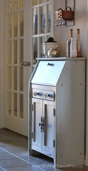 Little entry way secretary desk with chalkpaint.jpg Little entry way secretary desk with chalkpaint