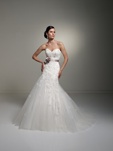 I love the color sash on this Sophia Tolli gown. I love the color sash on this Sophia Tolli gown.