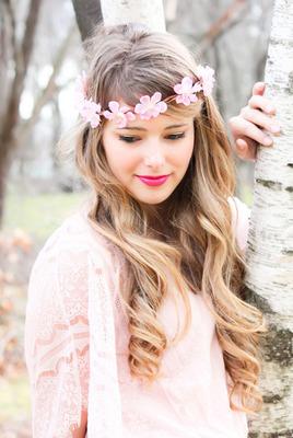 The simple pink floral garland takes her hairstyle from pretty to divine