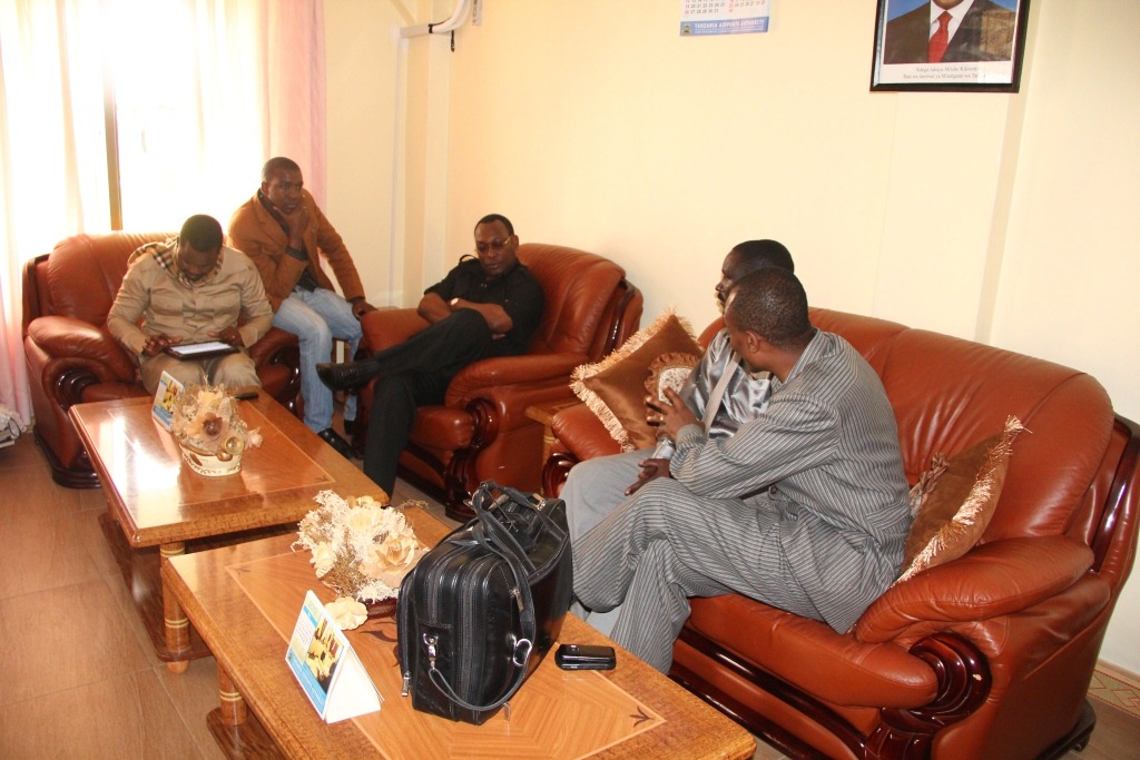[Mbowe-with-party-leaders-at-VIP-loun%255B2%255D.jpg]