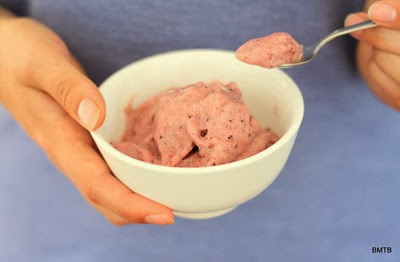 Banana Berry Icecream by Baking Makes Things Better - so simple and delicious