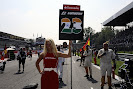 Wallpapers 2012 F1 Pit & Grid girls