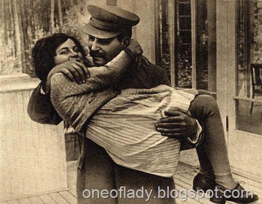 [Joseph_Stalin_with_daughter_Svetlana%252C_1935%255B6%255D.jpg]