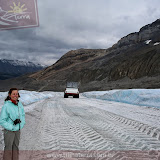 Snowcoach levando turistas - Athabasca Glacier - Icefields Parkway para Jasper - Alberta, Canadá