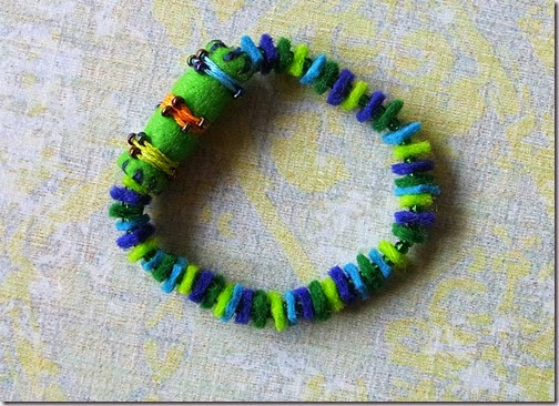armbandje-vilt-1 armbandje-vilt-1