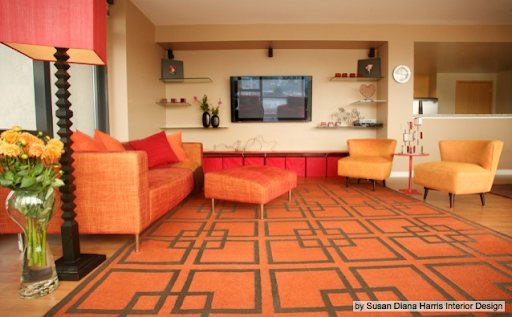 Unexpected bursts of pink and red keep this room from being too theme-y to last past the holidays. (www.houzz.com) Unexpected bursts of pink and red keep this room from being too theme-y to last past the holidays. (www.houzz.com)
