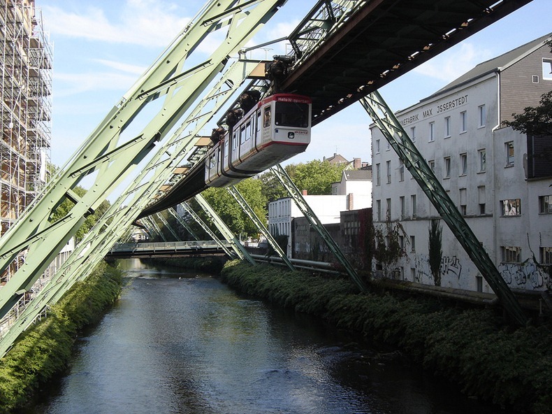 فوبرتال شويبيبان» القطار المعلق في ألمانيا Wuppertaler-Schwebebahn-9%255B2%255D