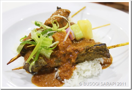 MALAYSIAN BEEF SATAYS W FRUIT & VEG SKEWERS W SATAY SAUCE© BUSOG! SARAP! 2011