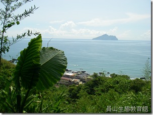 山上的石空與海邊的外澳遙遙對望 山上的石空與海邊的外澳遙遙對望