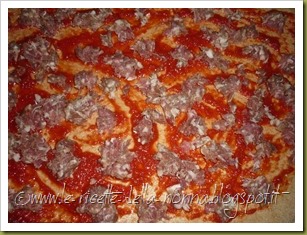 Pizza di farro integrale con salsiccia (4)