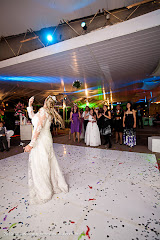 Fotos do evento Fernanda e Renato. Foto numero 56. Fotografia (fotografias) dos fotógrafos de casamento Wagner e Vanessa que fazem fotos de casamento (fotografia de casamento) no melhor estilo do fotojornalismo em Niterói, RJ, e outras cidades do Rio de Janeiro. fotos casamento niterói de rj festa rio janeiro niteroi festas para casamentos foto fotojornalismo fotografia decoraçao em fotógrafo sites fotógrafos decoração