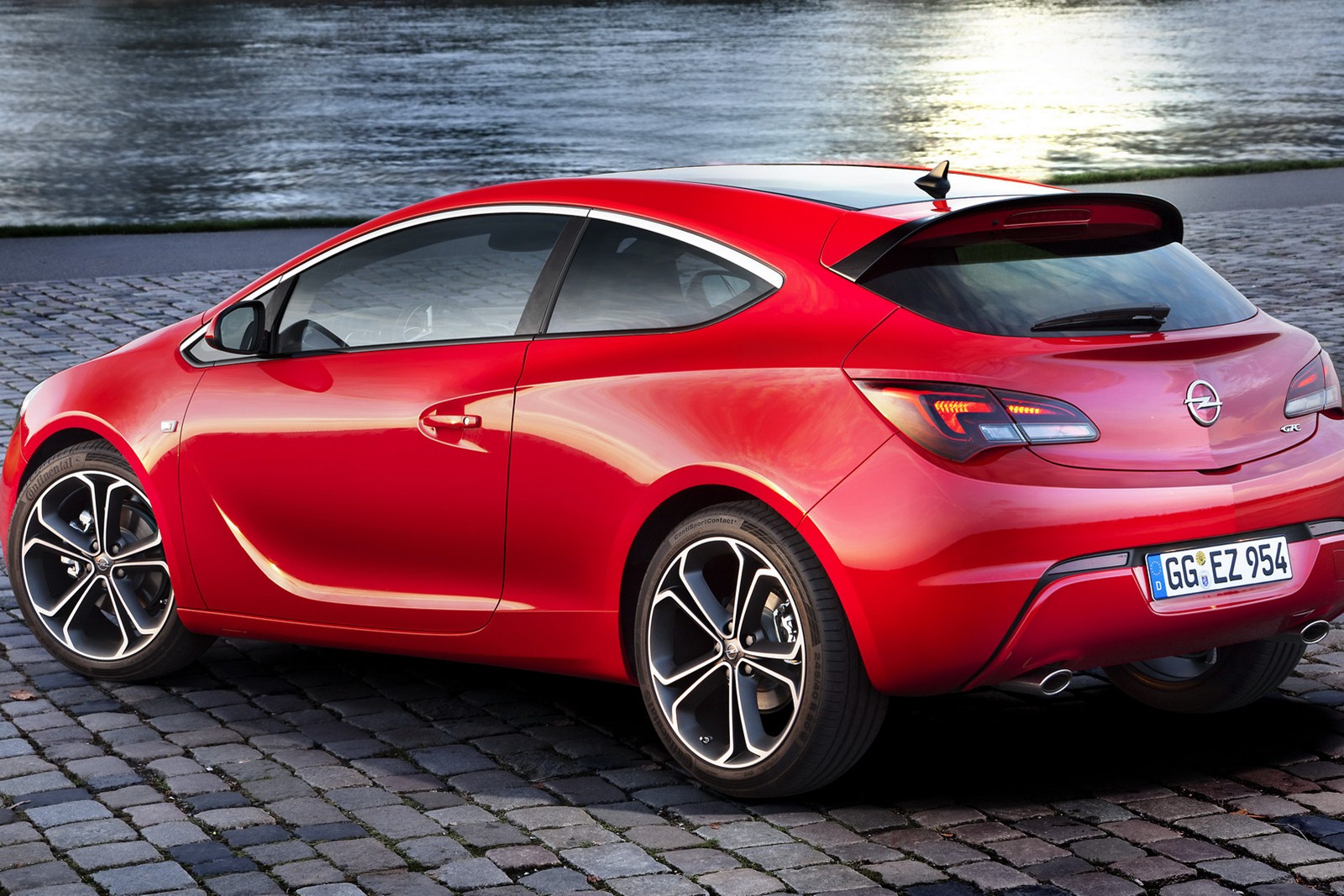 [Opel-Vauxhall-Astra-BiTurbo-4%255B2%255D.jpg]
