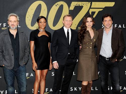 [007%2520Skyfall%2520Premiere%255B4%255D.jpg]