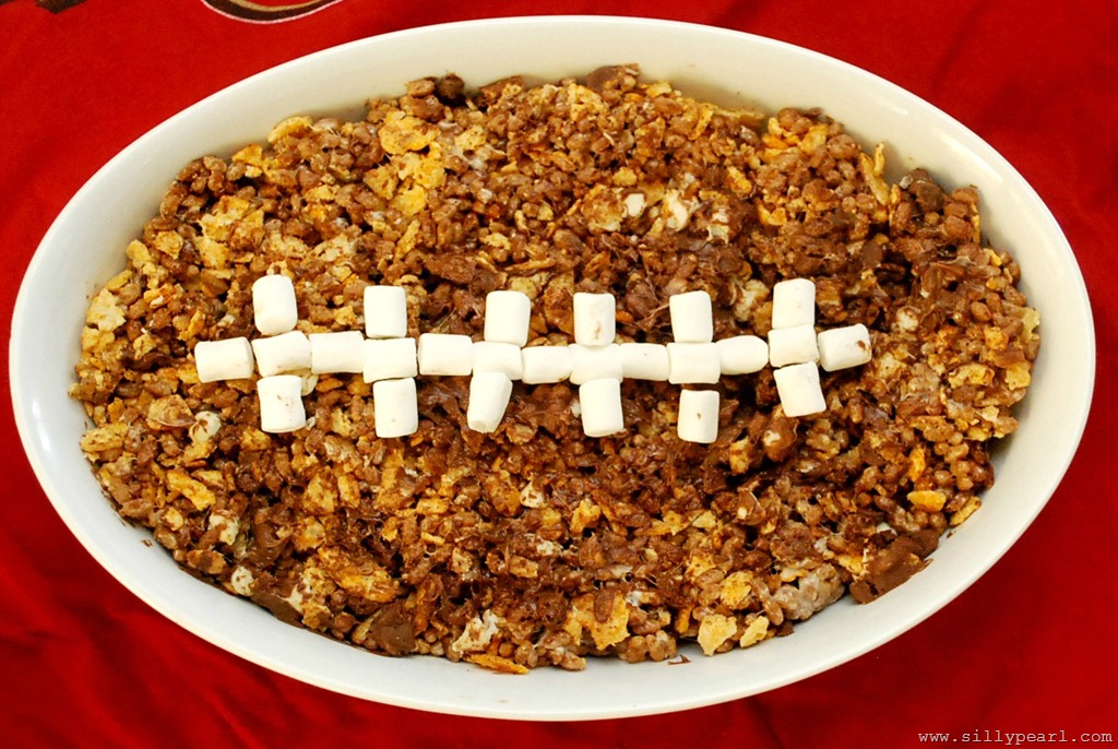 [BBQ%2520Chip%2520and%2520Chocolate%2520Football%2520Rice%2520Krispy%2520Treats%2520-%2520The%2520Sily%2520Pearl%255B3%255D.jpg]