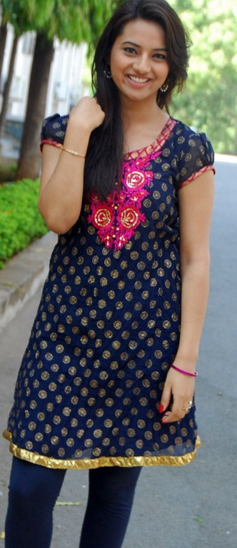 [Isha_Chawla_cute%2520smile%255B2%255D.jpg]