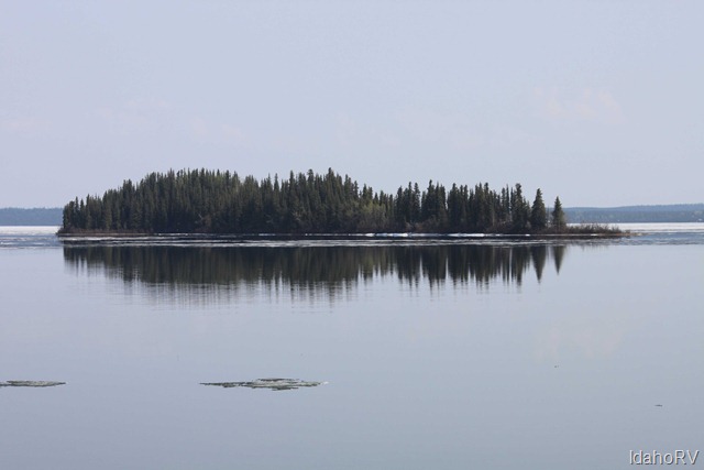 [Island-in-Lake-Louise%255B2%255D.jpg]