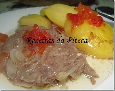 Bife de marinheiro-empratado perto Bife de marinheiro-empratado perto