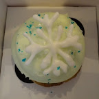 snowflake-cupcake.JPG