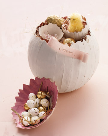 This paper mache egg is just darling. The contrast color inside the egg is a wonderful detail. (marthastewart.com) This paper mache egg is just darling. The contrast color inside the egg is a wonderful detail. (marthastewart.com)