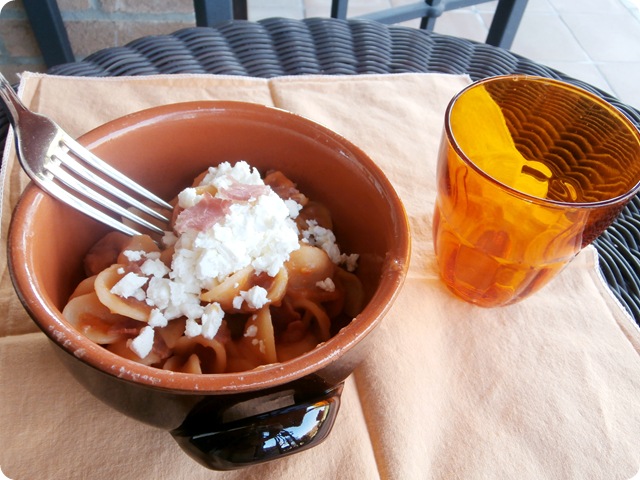 orecchiette pasta feta carote prosciutto crudo