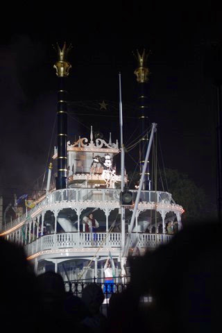 fantasmic mickey steam boat2