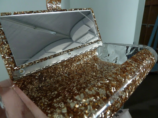 Here you can see the helpful interior. Room for the necessities and a mirror for make-up touch-ups.