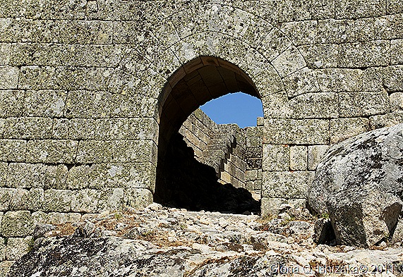 Marialva - Glória Ishizaka -  porta de entrada do castelo 1