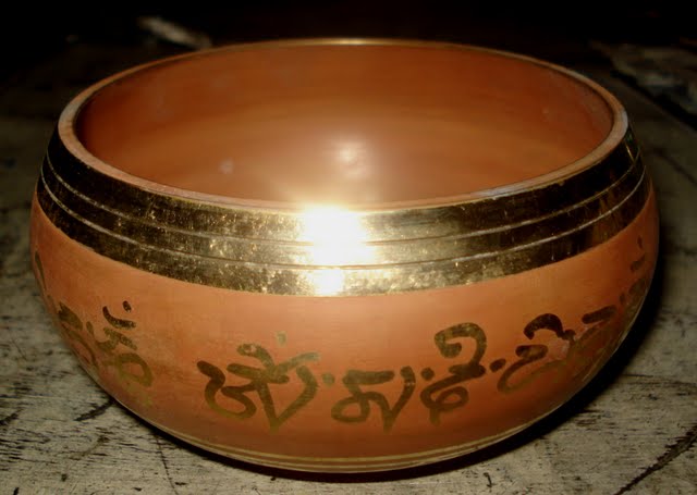 Red gulpa singing bowl