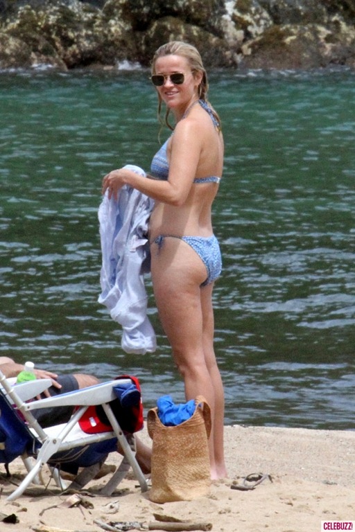 [Reese-Witherspoon-Bikinis-in-Hawaii8-682x1024%255B5%255D.jpg]