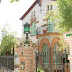 Casa de l'avi de Josep Maria Espinàs, situada a la plaça Ballot
