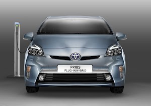 2012 Toyota Prius plug-in 002.jpg