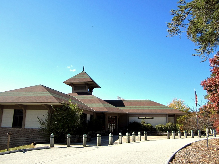 [01-center-outside3.jpg]