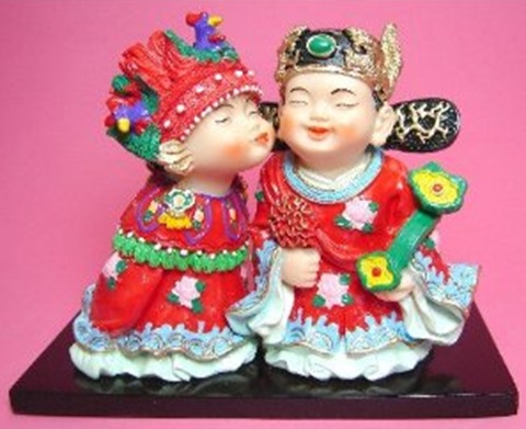 happy chinese kissing couple