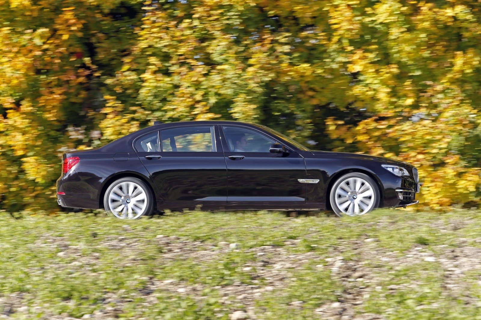 [BMW-V12-7-Series-43%255B2%255D.jpg]