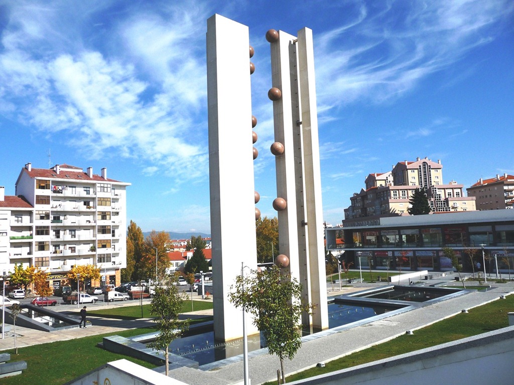 [Portugal%2520-%2520Fund%25C3%25A3o%2520-%2520pra%25C3%25A7a%2520Am%25C3%25A1lia%2520Rodrigues%2520-%2520Gl%25C3%25B3ria%2520Ishizaka%255B5%255D.jpg]