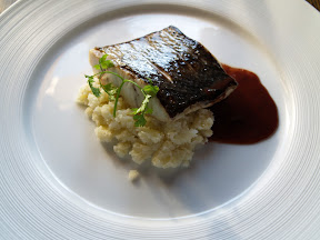  &ndash; Corvina asada con cous-cous de colifor y salsa de vino dulce