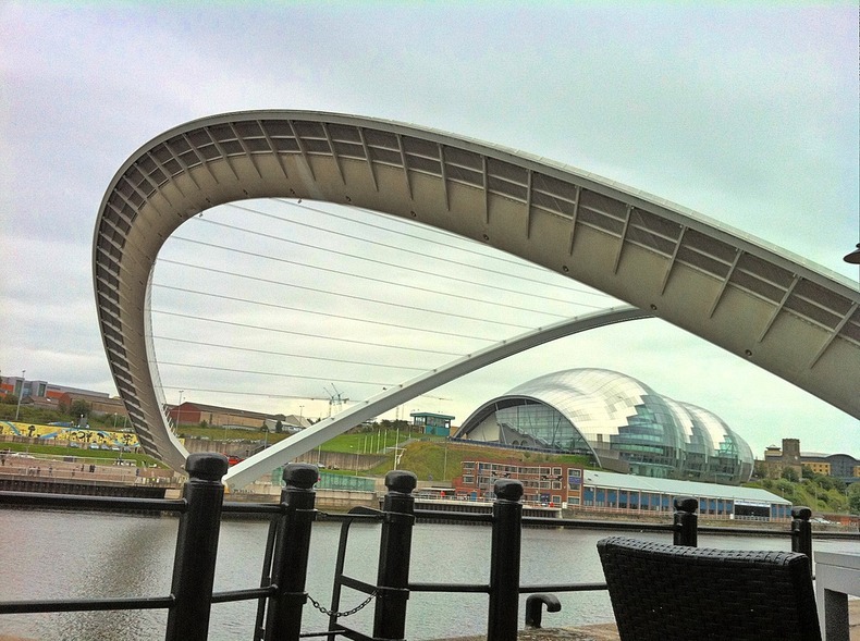 gateshead-millennium-bridge-1