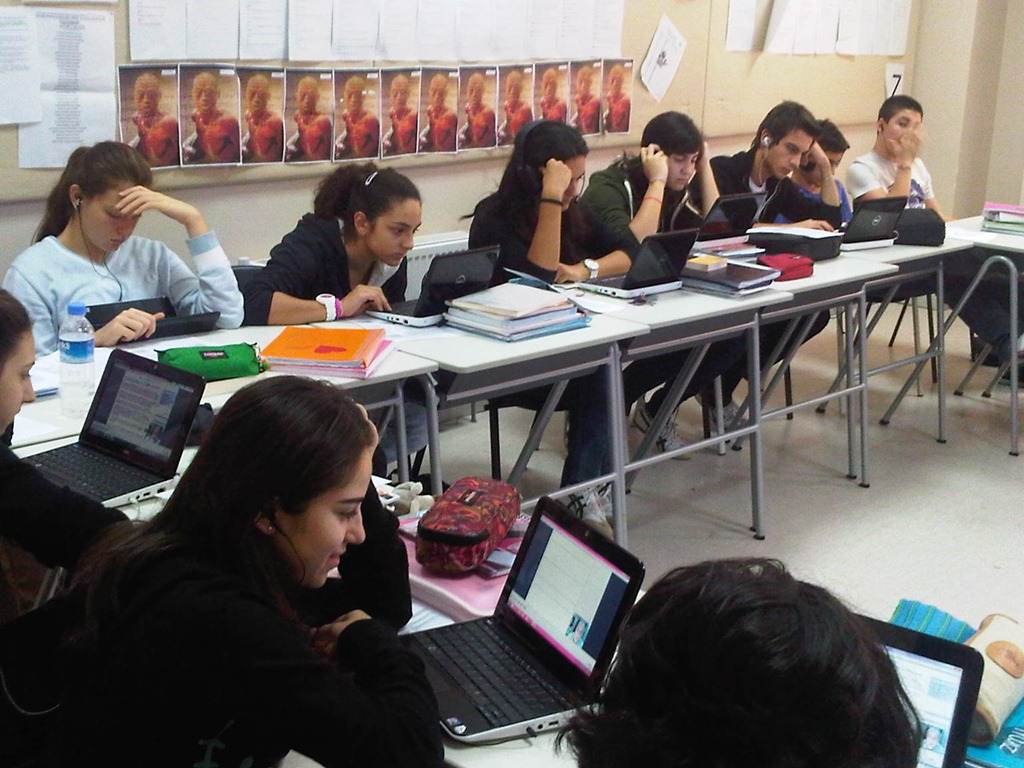 [sts-on-netbooks-in-class10.jpg]