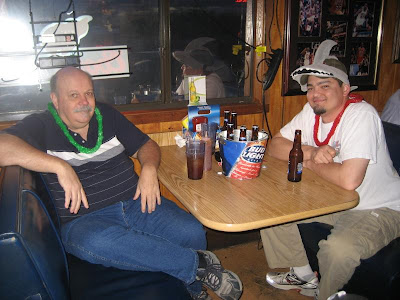 Mike (dark shirt), the MCPHINS web geek and member Brian chillin'. Nice hat Brian - Phins Up!