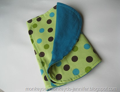 polka dot burp cloth (2)