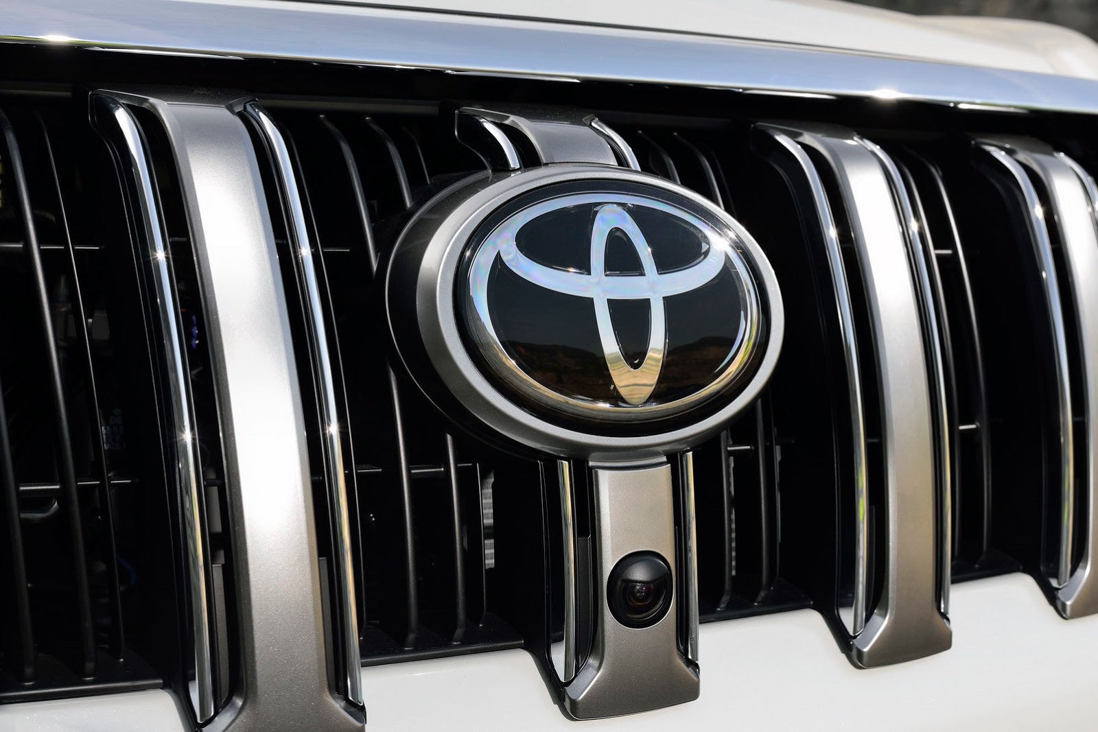 [2014-Toyota-Land-Cruiser-Prado-3%255B2%255D.jpg]