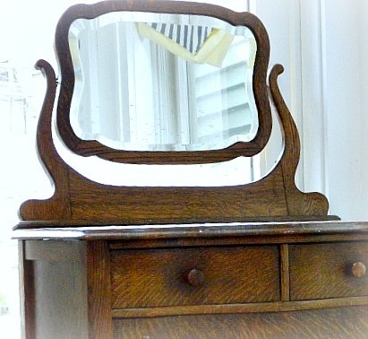 [Craig%2527s%2520List%2520Chest%2520%2528550x413%2529%2520%25282%2529%255B35%255D.jpg]