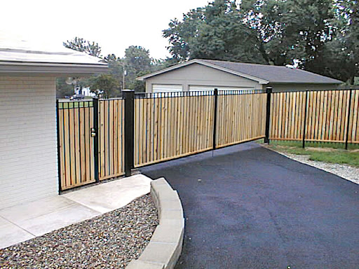 INSTALL A VINYL FENCE