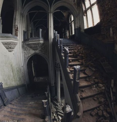 [abandoned-castle-belguim-7%255B2%255D.jpg]