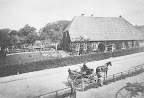 Bahnhofstr. 88 um 1920(?). Kreisheimatmuseum, aus: H. Siewert Rund um den Scharmbecker Marktplatz - damals. Verl. H. Saade, 1983.