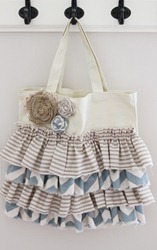 ruffled tote tutorial_thumb[3]