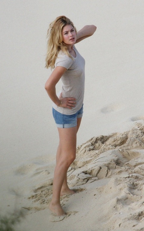 [dollys-from-holly.blogspot.com_Doutzen%2520Kroes_04%255B2%255D.jpg]